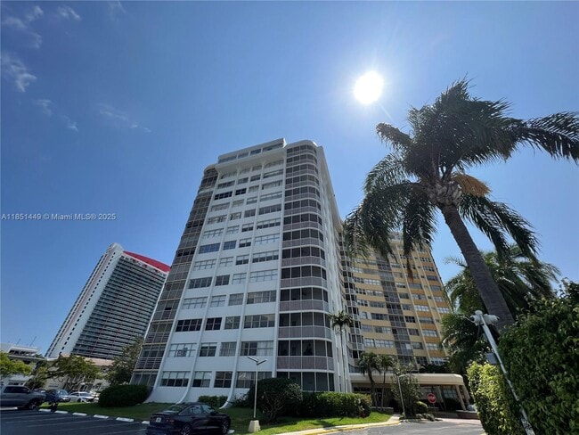 Building Photo - 100 Golden Isles Dr Unit 1401 Rental