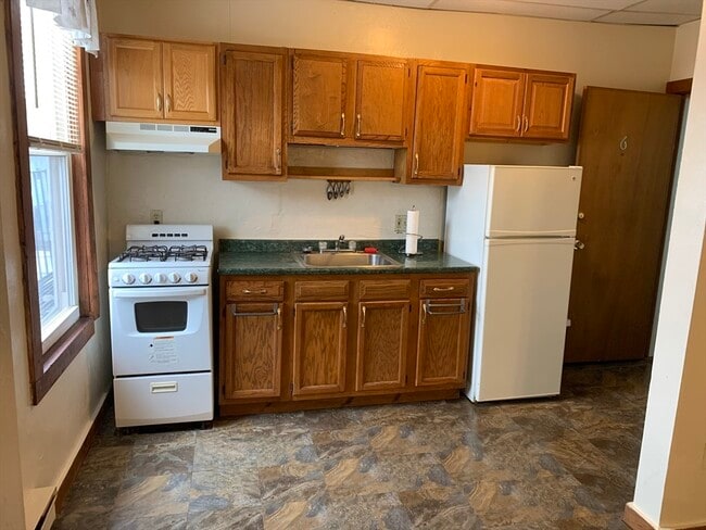 Building Photo - 29 Commercial St Unit 6 Rental