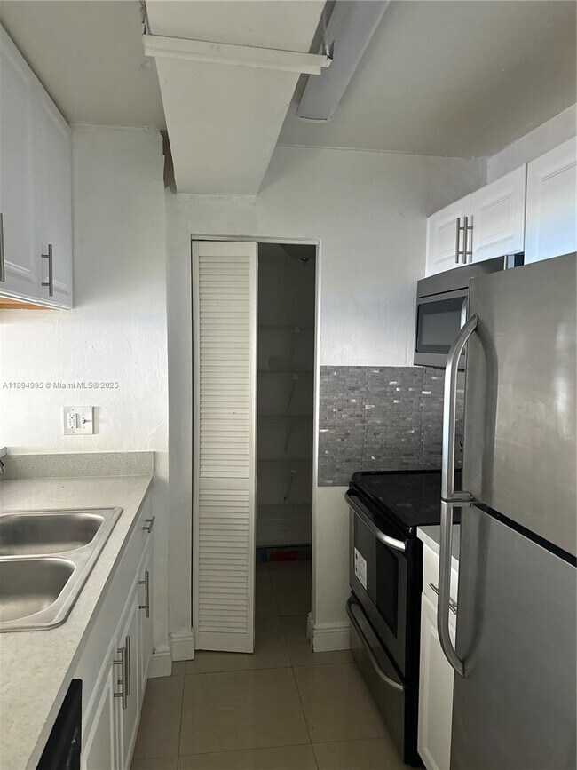 Photo - 850 N Miami Ave Unidad 810