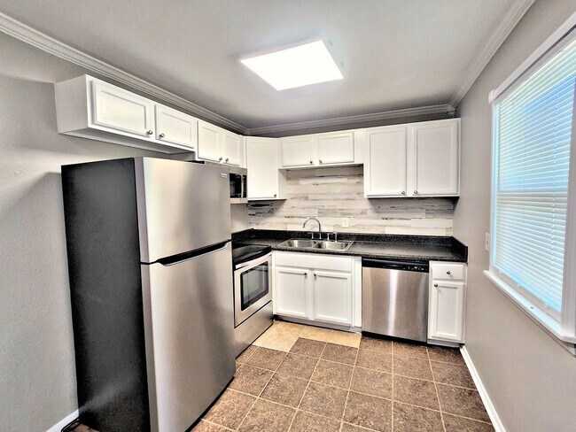 Photo - 1504 Oakwood Ave NE Unit 3
