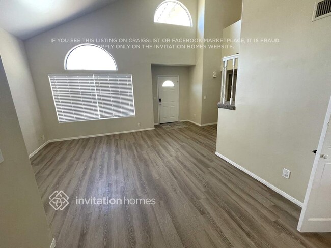 Photo - 2017 E Marquette Dr