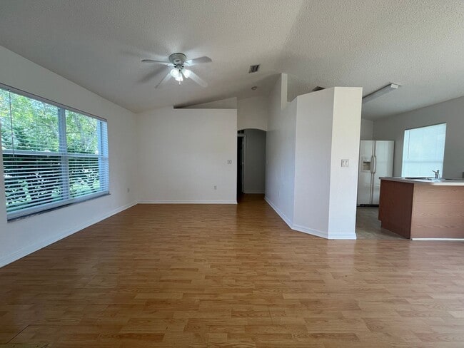 Photo - Super Cute 3 Bedroom 2 Bath in Great Locat...