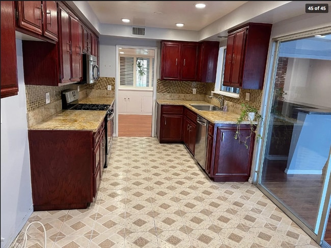 Building Photo - 1085 Riviera Dr