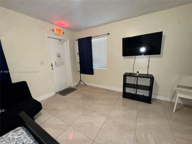 Photo - 2305 Monroe St Unidad 4