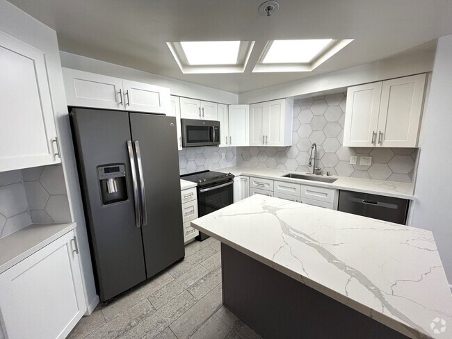 Building Photo - 2BR/2BA Downtown Marina District Condo - G...