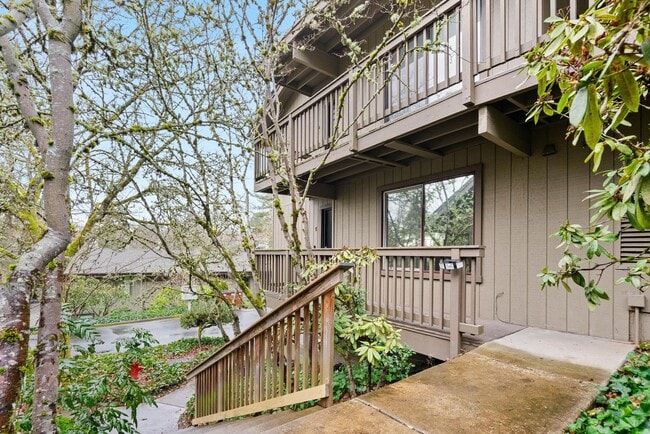 Photo - Spacious, comfortable 1-bdrm/1-bath condo. Community rec center, hot tub, pool, peaceful location