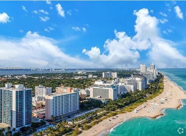 Building Photo - 2899 Collins Ave Unit 908 Rental