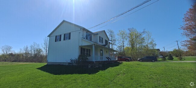 Building Photo - 1671 Bowen Rd Unit North (left) Rental