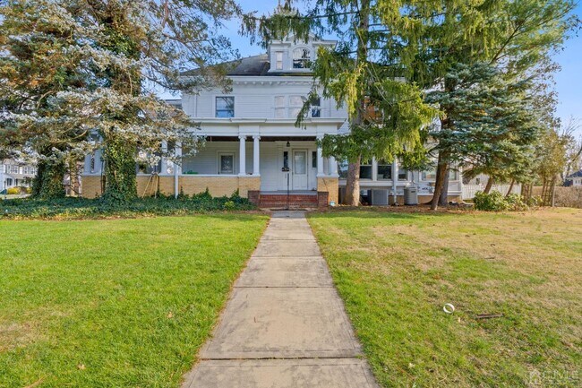 Photo - 6 E Union Ave