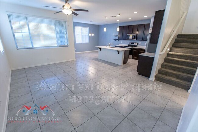 Photo - 905 S Canal Dr