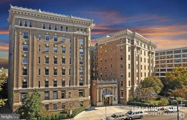 Building Photo - 2022 Columbia Rd NW Unit #314 Rental