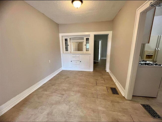Photo - 2806 Ave L