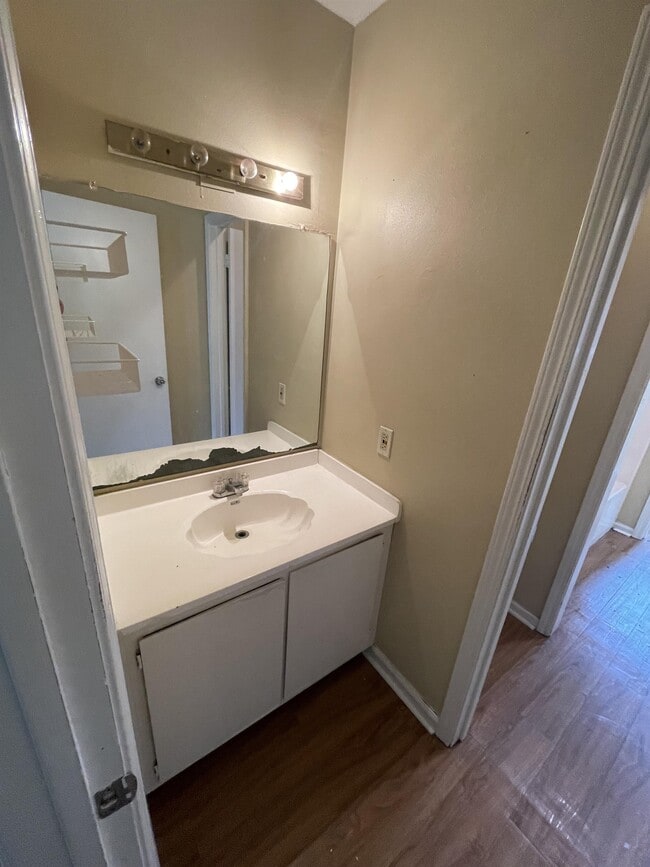 1643 Cedar Lake Dr Unit D