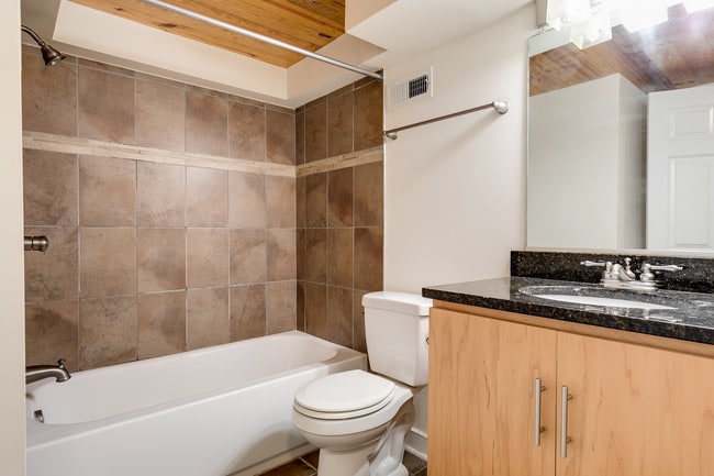 Photo - Simon Cycle Building - 10 W. Broad St.