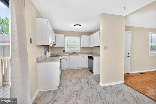 Photo - 308 Skeet Ave