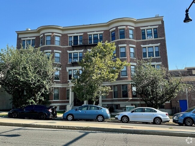 Building Photo - 1682 Commonwealth Ave Unit 3 Rental