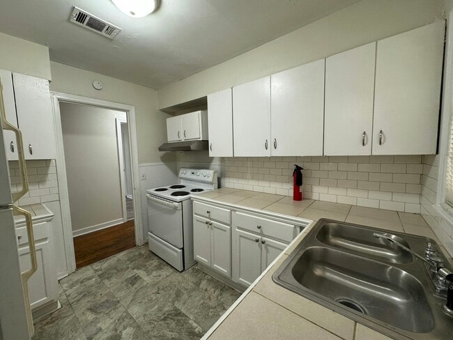 Photo - 756 Kensington Pl