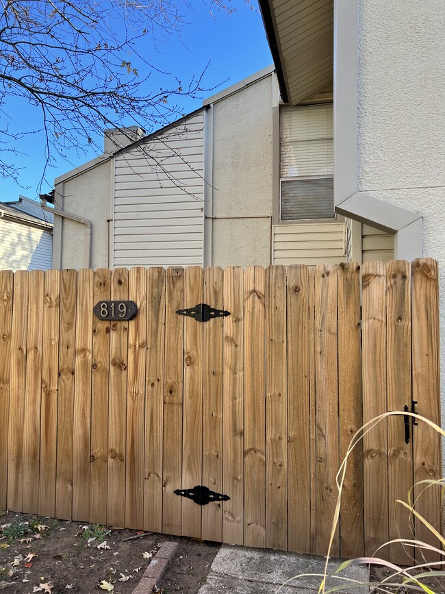 Photo - 819 Red Bird Ln