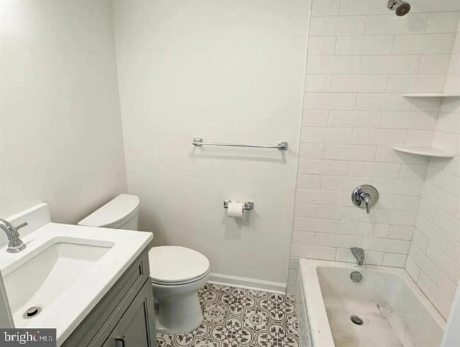 Photo - 306 Farnsworth Ave Unidad UPSTAIRS