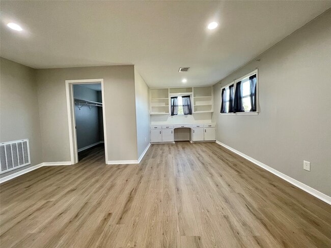 Photo - 817 N Valderas St