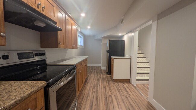 Photo - 46050 Camrose Ave