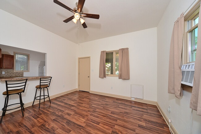 Building Photo - Darling remodeled 1 bedroom!!!