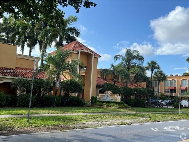 Building Photo - 18111 NW 68th Ave Unit G210 Rental