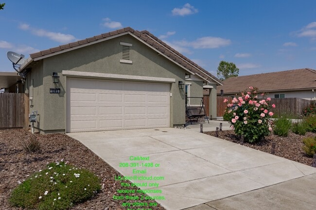 Photo - 1385 Deerwood St