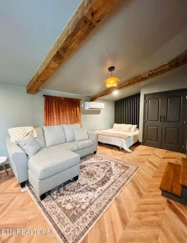 Photo - Knoxville 37920 - 1 bedroom, 1 bath apartment - Contact Tara Hayes (865) 242-8010