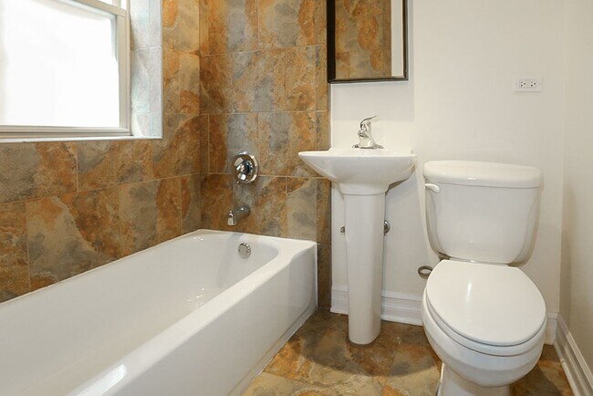 Photo - 3818 N Sheffield Ave Unit 3814-1E