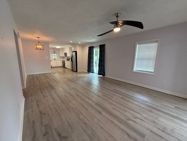 Photo - 120 N Pinewood Dr Unit 1