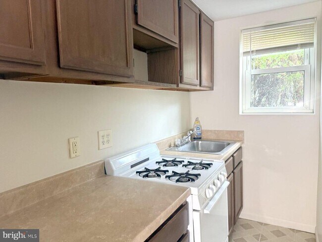 Photo - 1100 Grant Ave Unit E