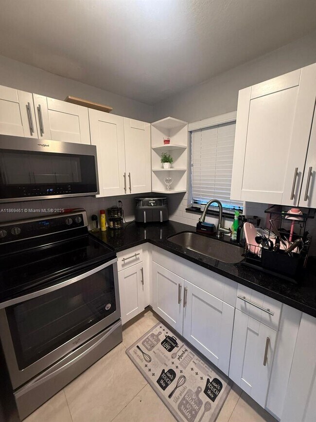 Photo - 1595 SW 122nd Ave Unidad 4-6