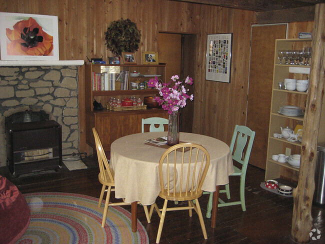 Building Photo - 407 N Columbia St Rental