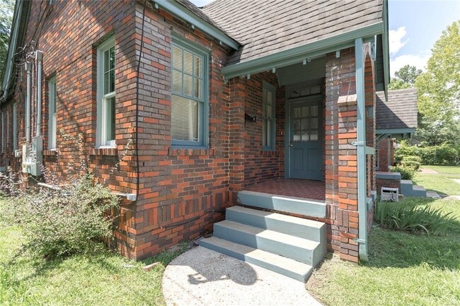 Photo - 3154 Lexington Rd