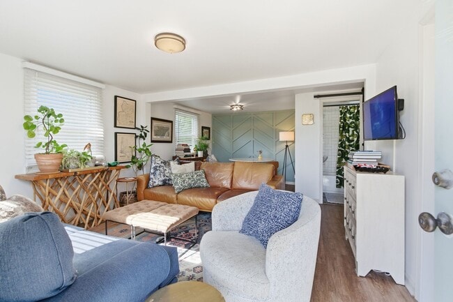 Photo - 2100 Jones Cir