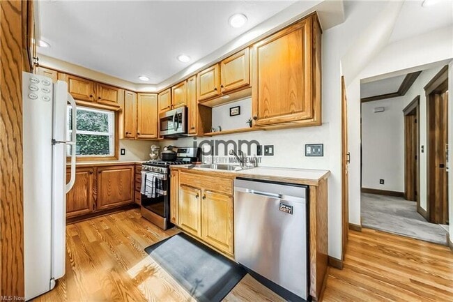 Photo - 1478 Winchester Ave Unit Lower