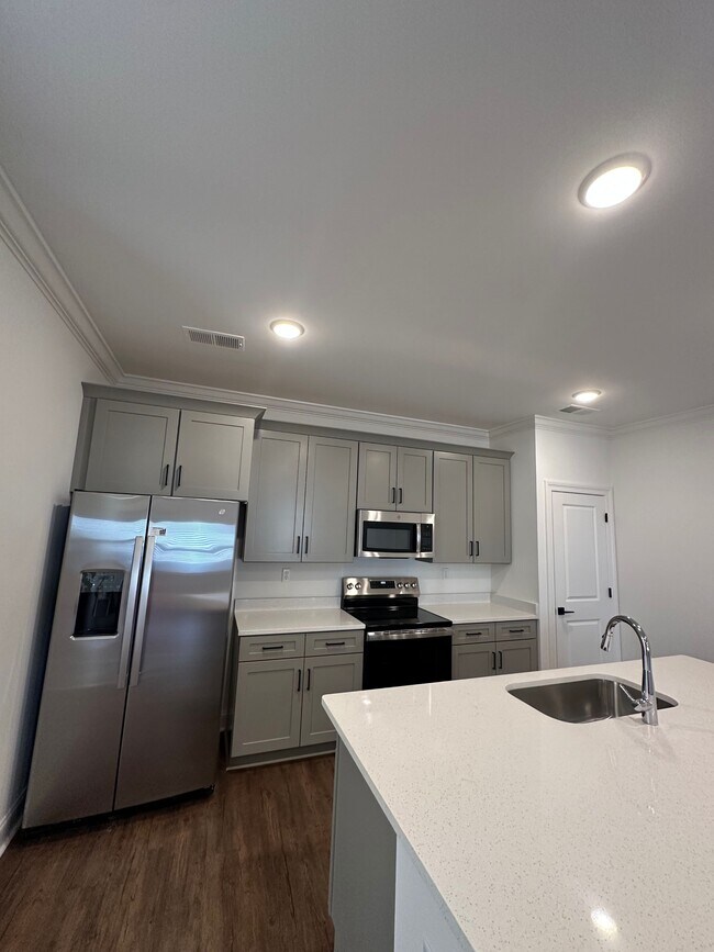 636 Cottage Grv Cir