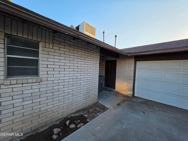 Photo - 217 Palmary Dr