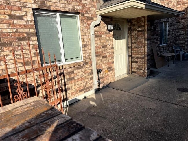 Building Photo - 3209 Golden Dr Unit A