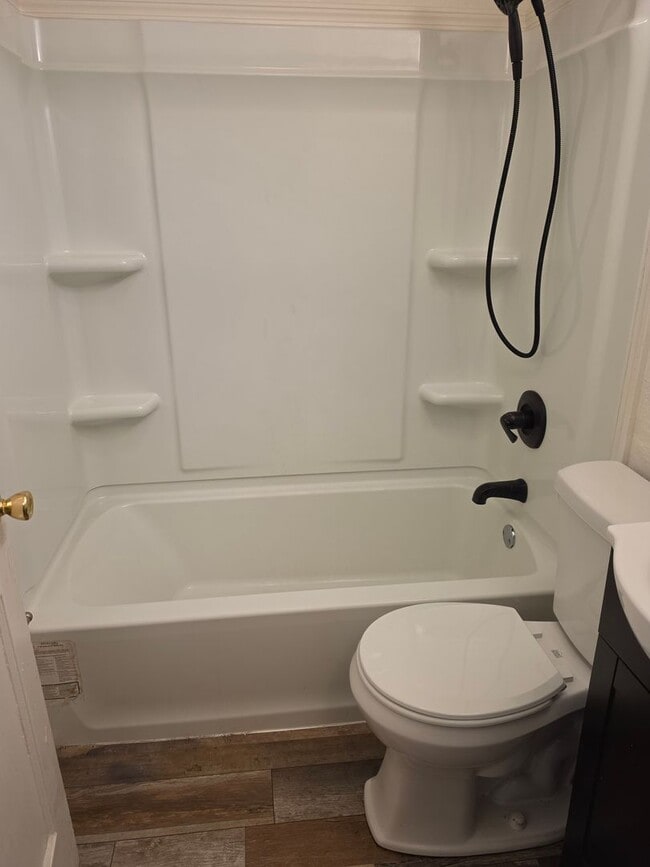 Photo - 433 Sandhurst Dr Unit 2