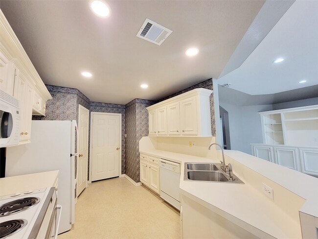 Photo - 309 Rolling Hills Dr W