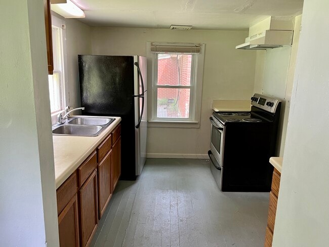 Refrigerador y estufa provistos - 3570 Allandale Ln