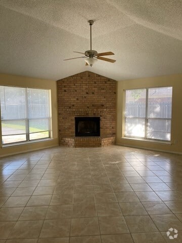 Building Photo - 2822 White Oak Dr Rental