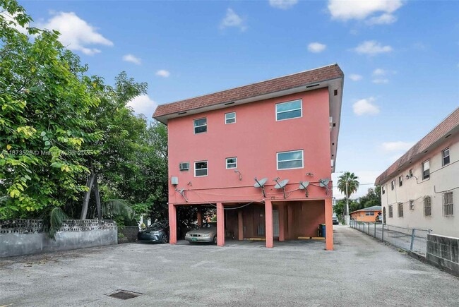 Photo - 458 SW 9th St Unidad 2