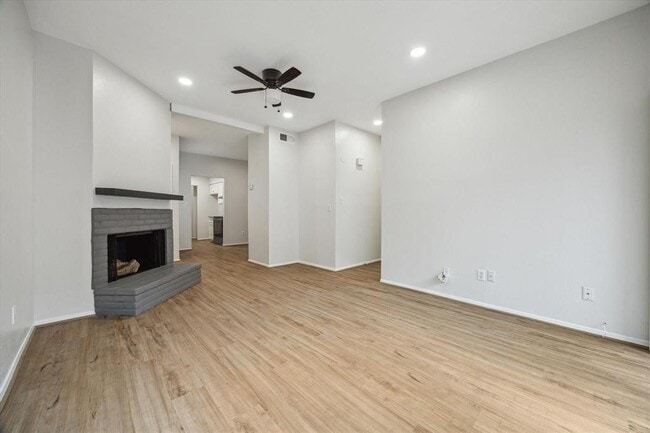 Building Photo - 5001 Lamonte Ln Unit 23 Rental