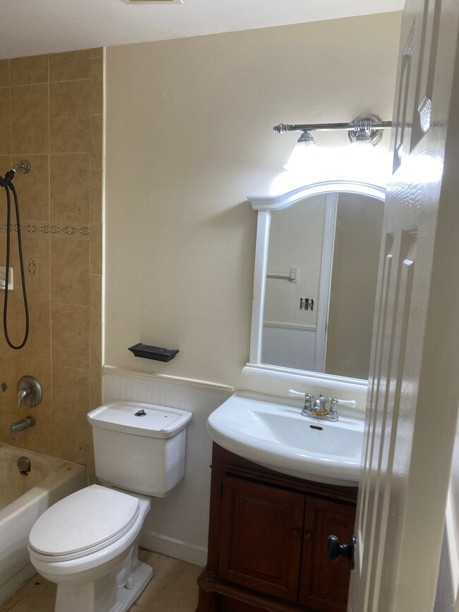 Photo - 701 Airoso Rd SE