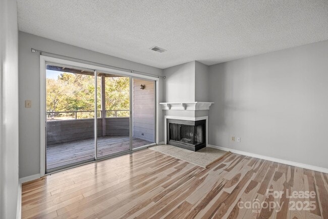 Building Photo - 2505 Stockbridge Dr