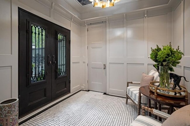 Photo - 407 8th St NE