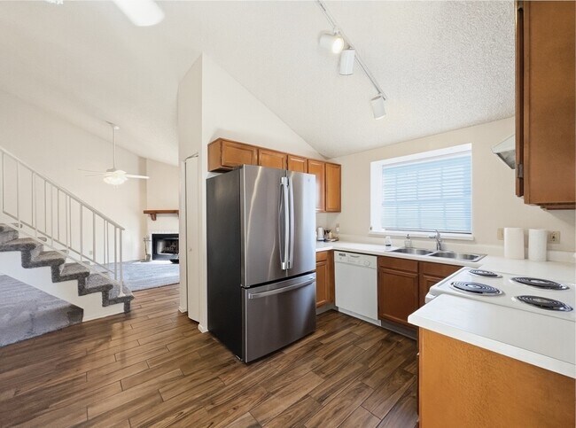 Photo - 921 W University Dr